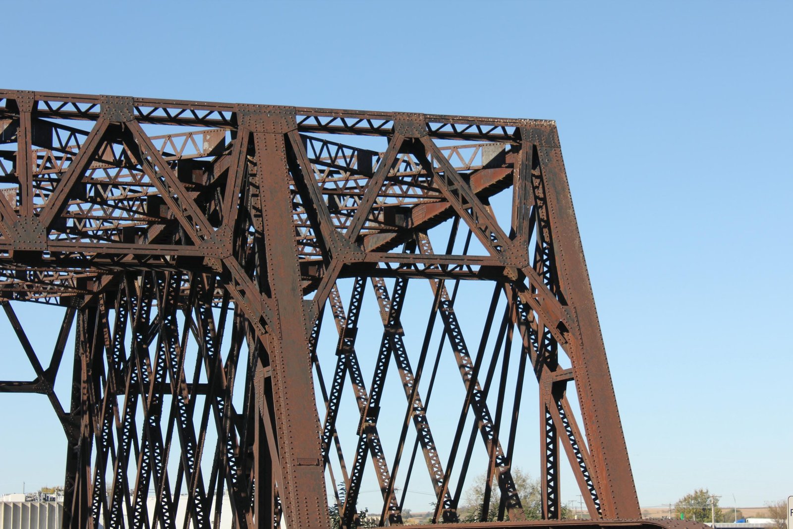 Portal bracing, north track